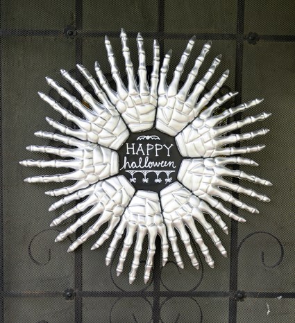 skeletonhandwreath